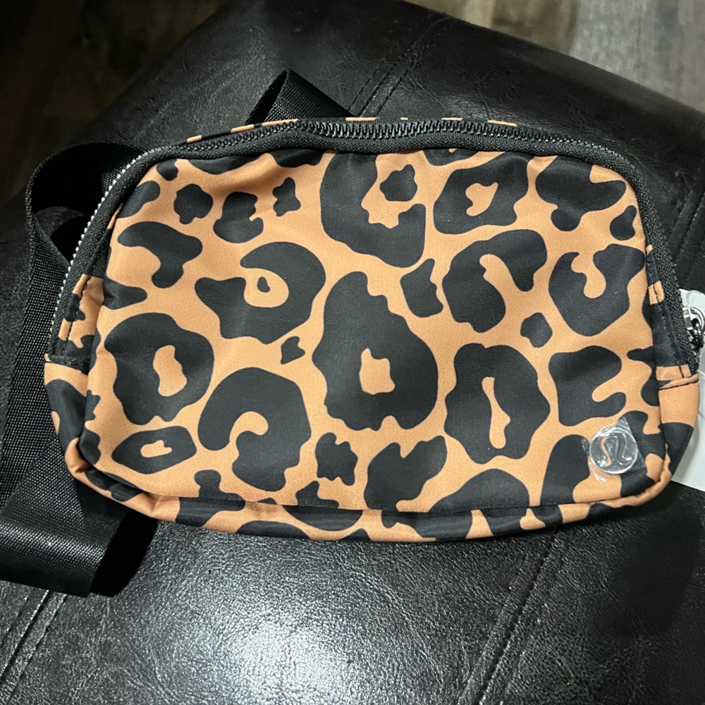 “Lululemon” leopard bum bag Fanny pack NWT